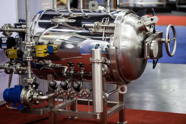 Autoclave_industriel_AdobeStock_327147073